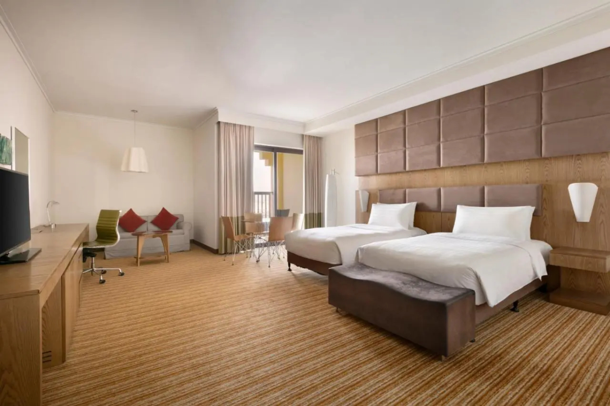 Traders Hotel, Qaryat Al Beri