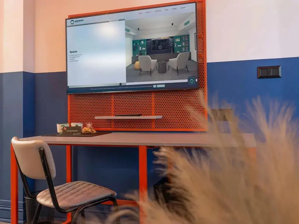 Introvert Maria Luisa