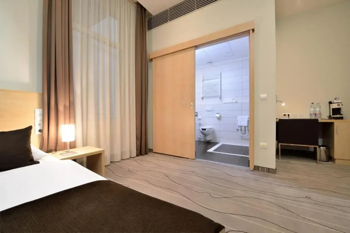 Promenade City Hotel