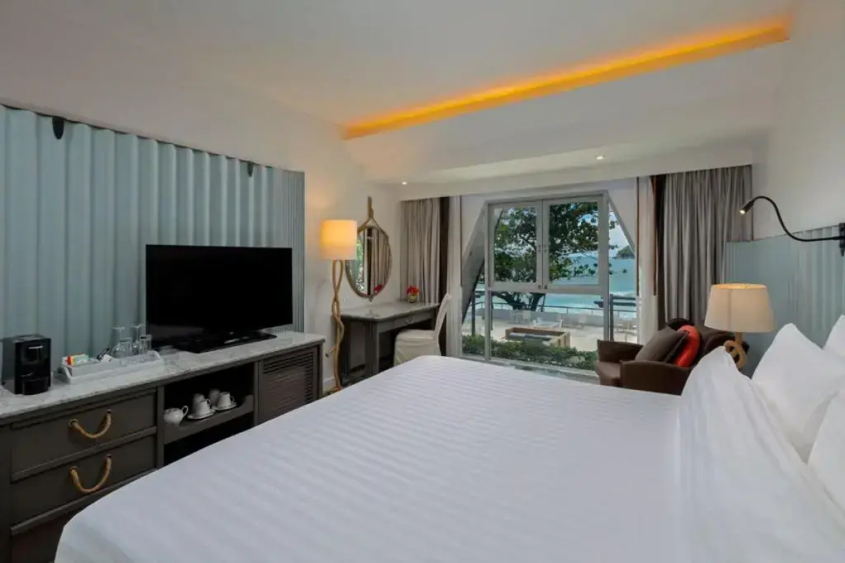 Отель The Boathouse Phuket