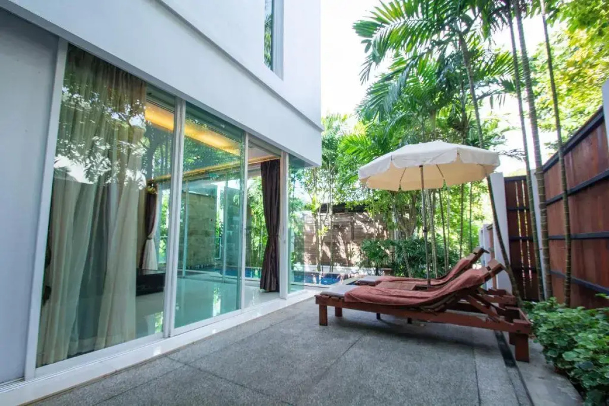 Peach Blossom Resort & Pool Villa