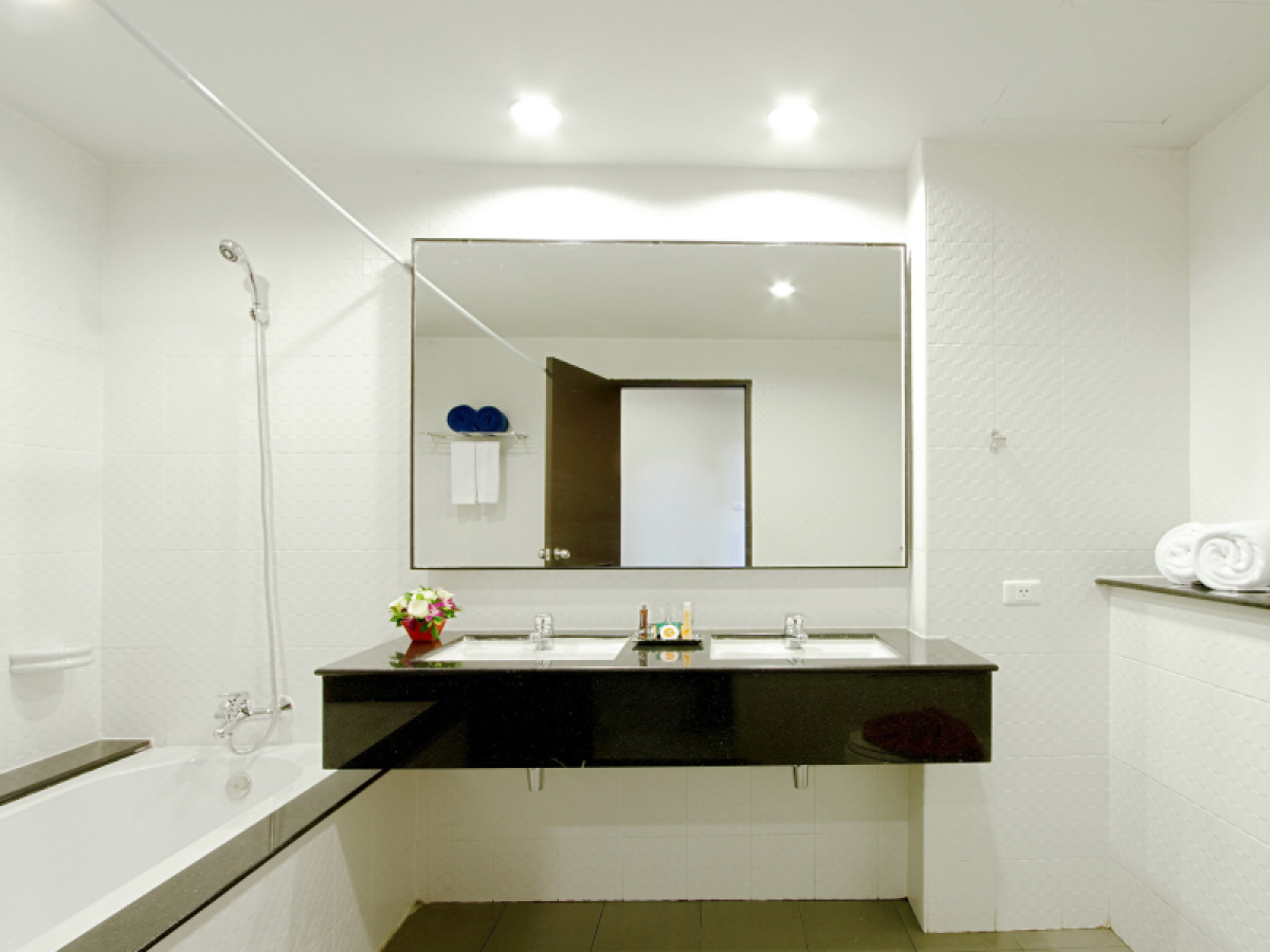 Kata Sea Breeze Resort