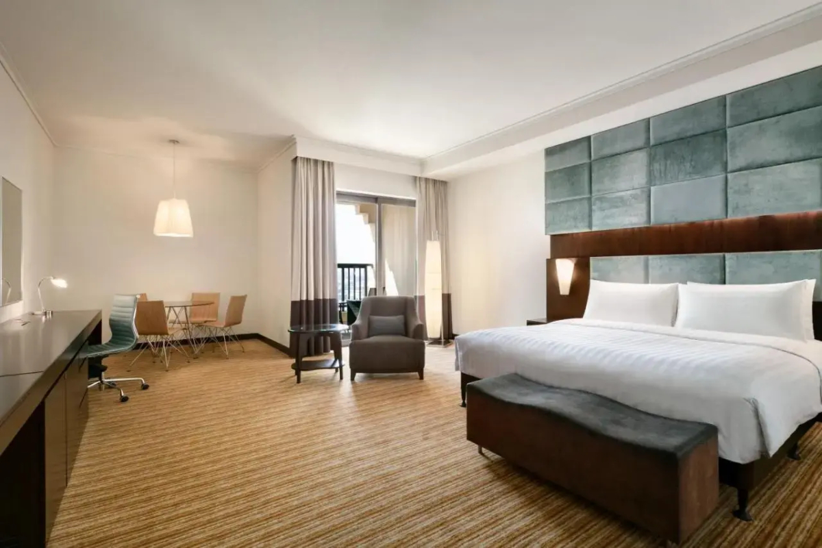 Traders Hotel, Qaryat Al Beri