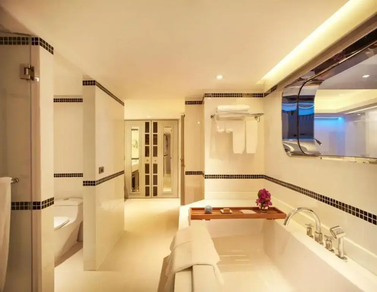 Отель The Boathouse Phuket