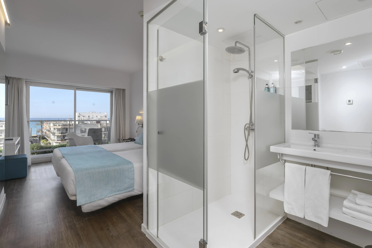 Alua Leo Hotel