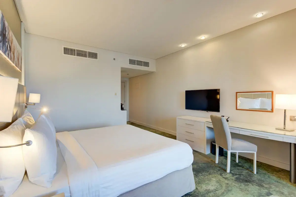 Отель Millennium Lakeview