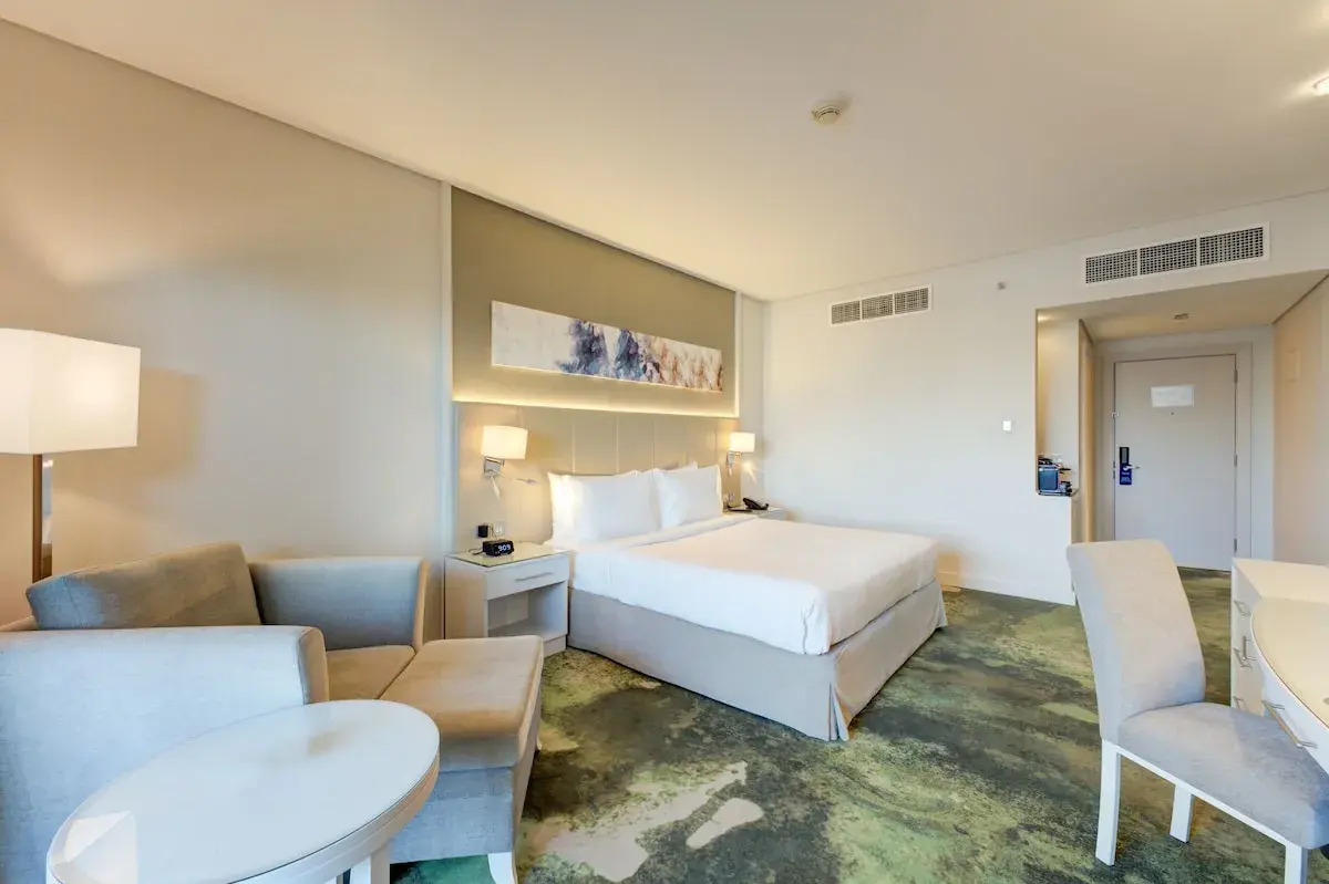 Отель Millennium Lakeview