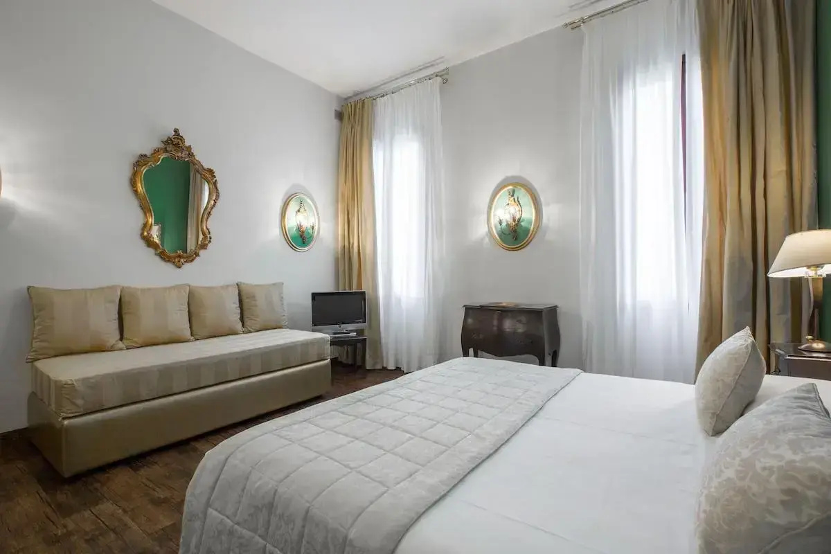 Amadeus Hotel