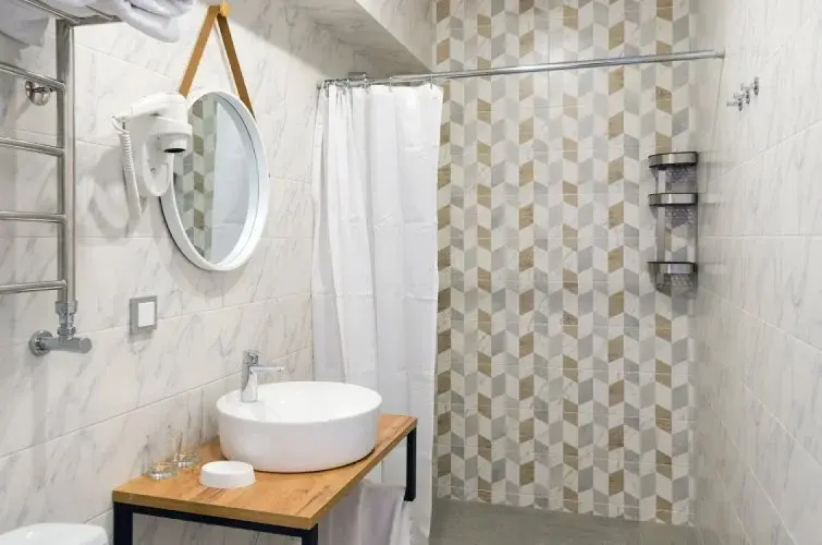 August Inn Guest House