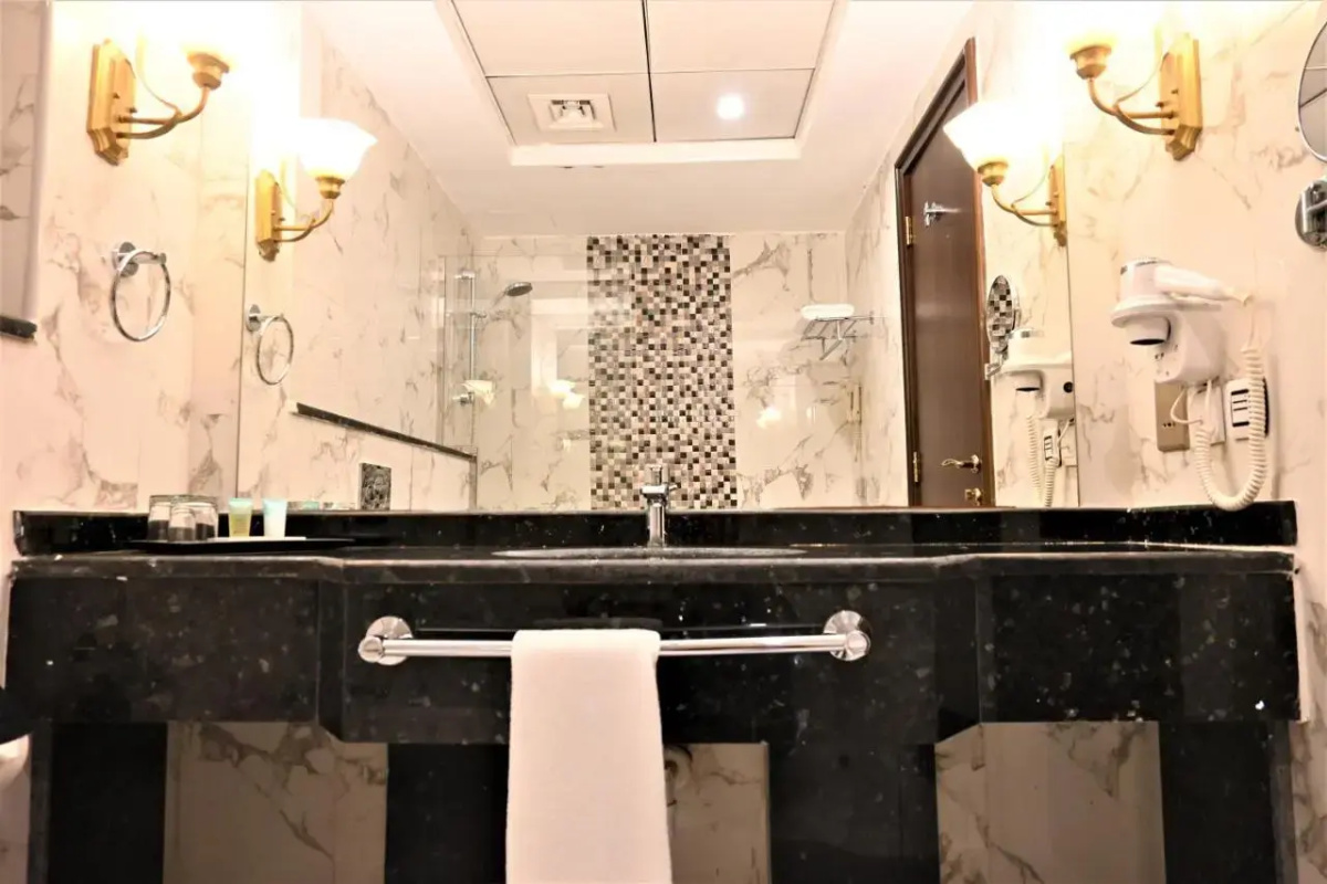 Crystal Plaza Al Majaz Hotel