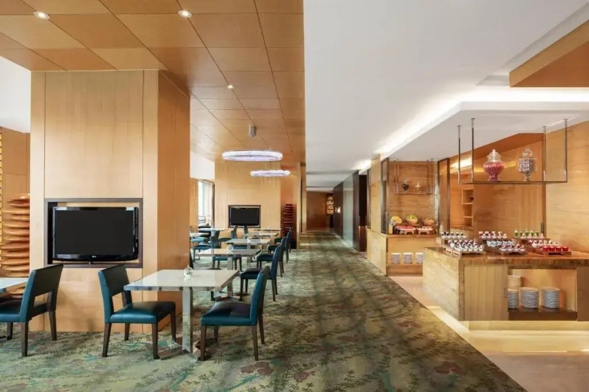 Отель Courtyard by Marriott Shanghai Central