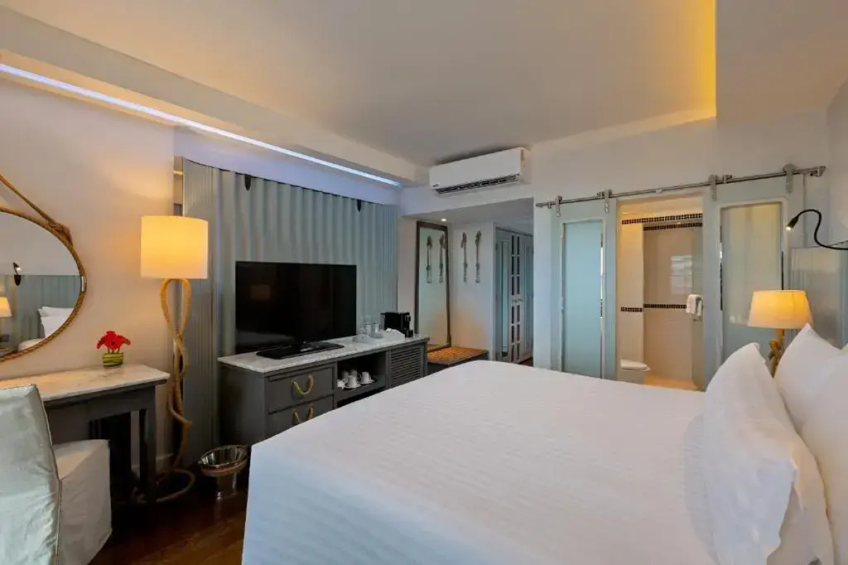 Отель The Boathouse Phuket