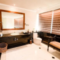 Earl's Regent Hotel