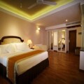 Earl's Regent Hotel