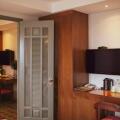 Au Lac Legend Hotel