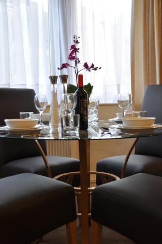 Photo - Marlyn Lodge – City of London