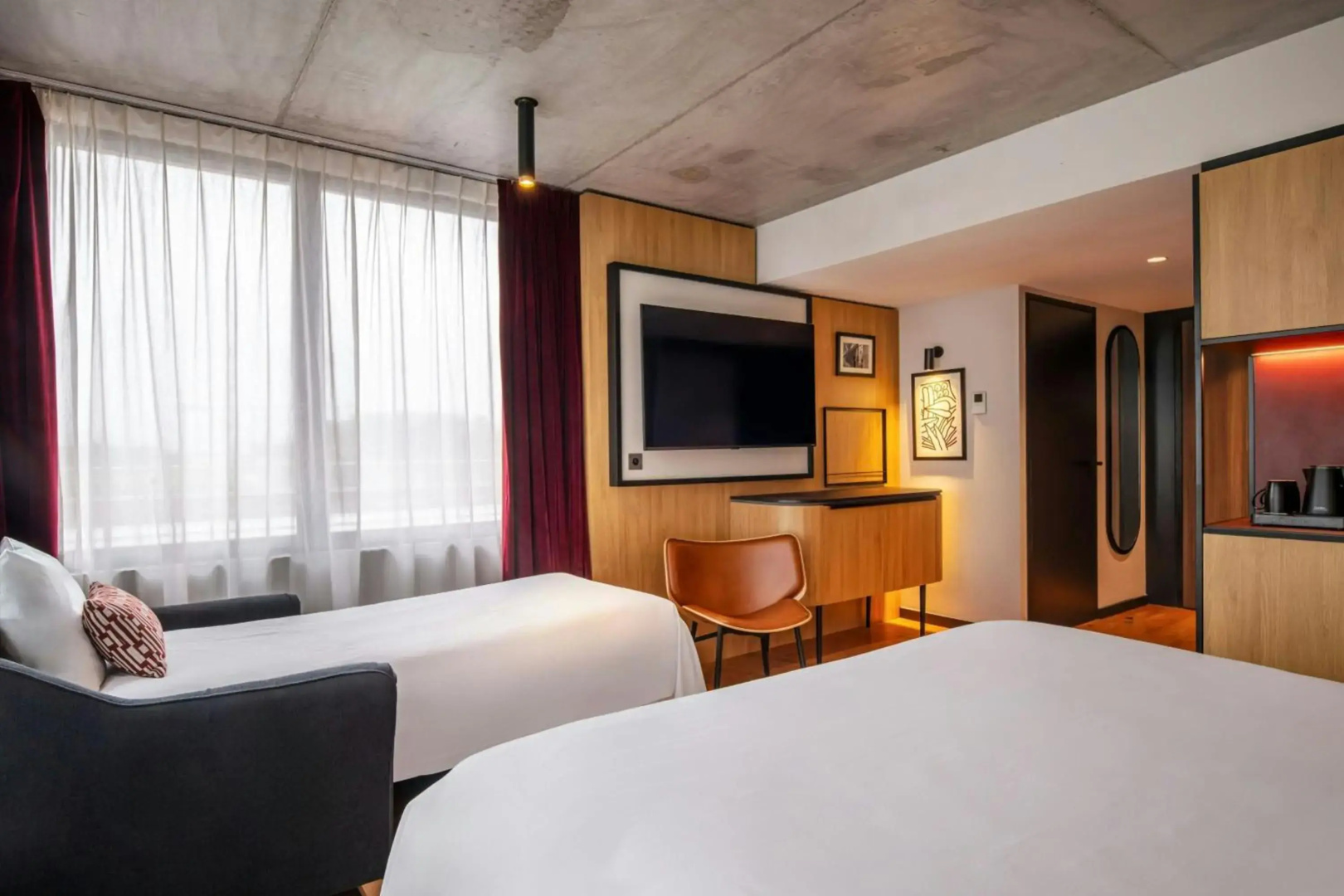 Photo - Renaissance Bordeaux Hotel
