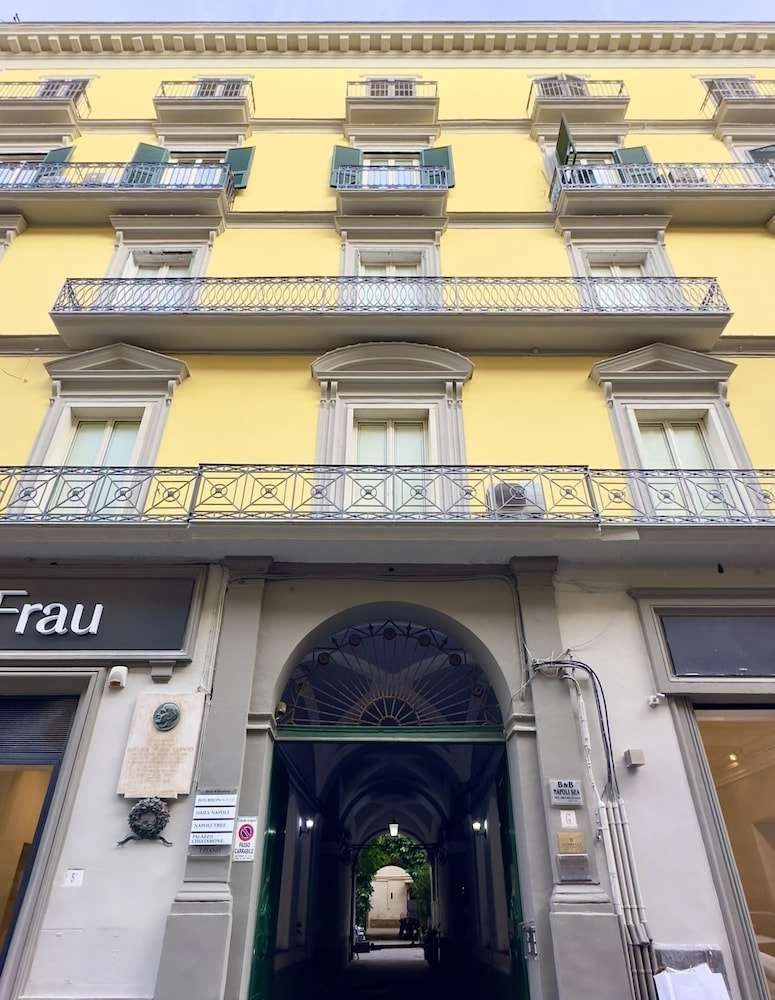 Photo - Palazzo Chiatamone
