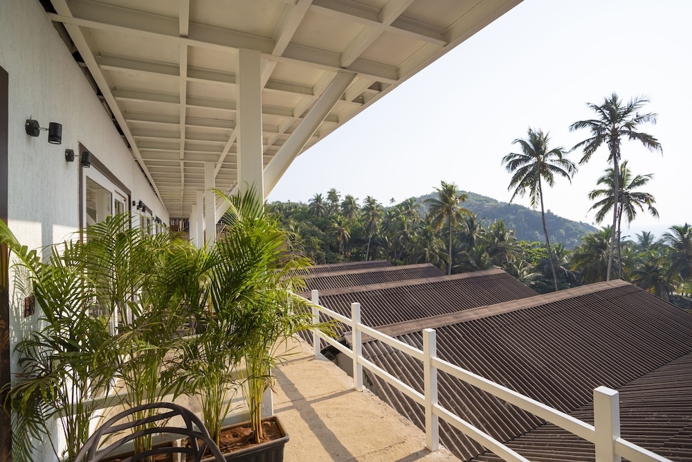Stone Wood Beach Resort & SPA