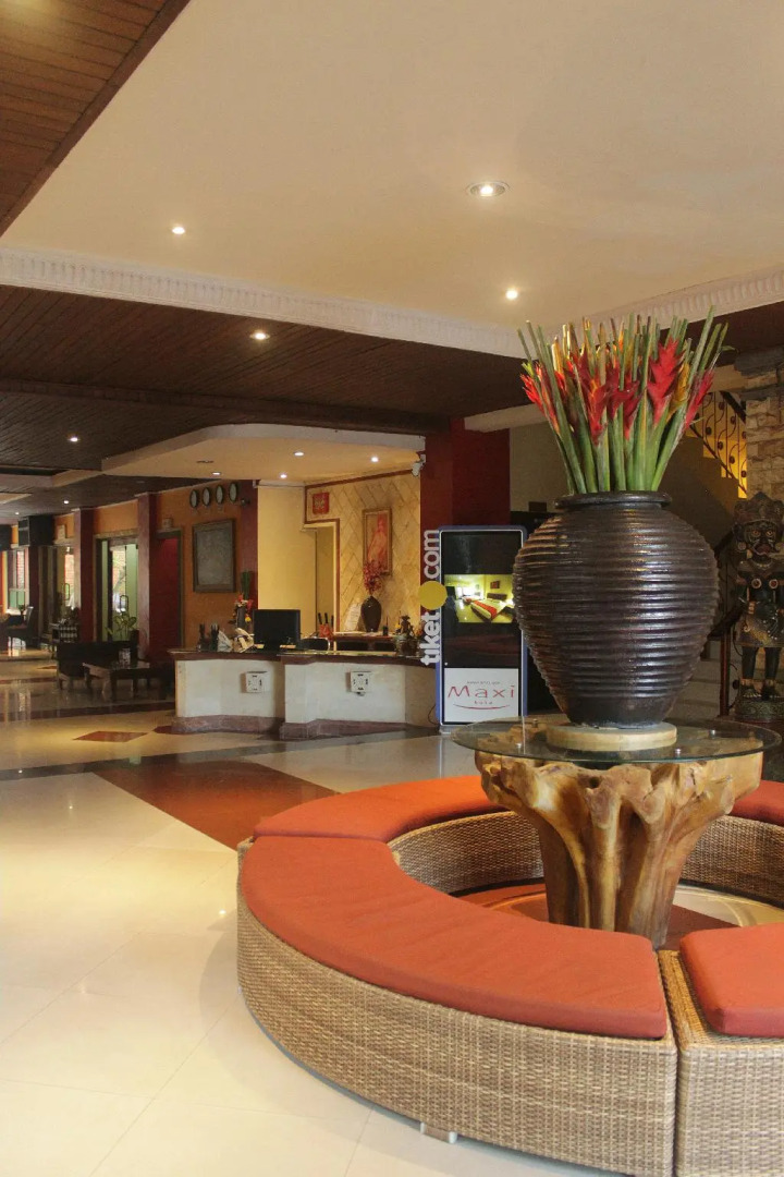 Foto - Super OYO Townhouse Oak Maxi Hotel Legian