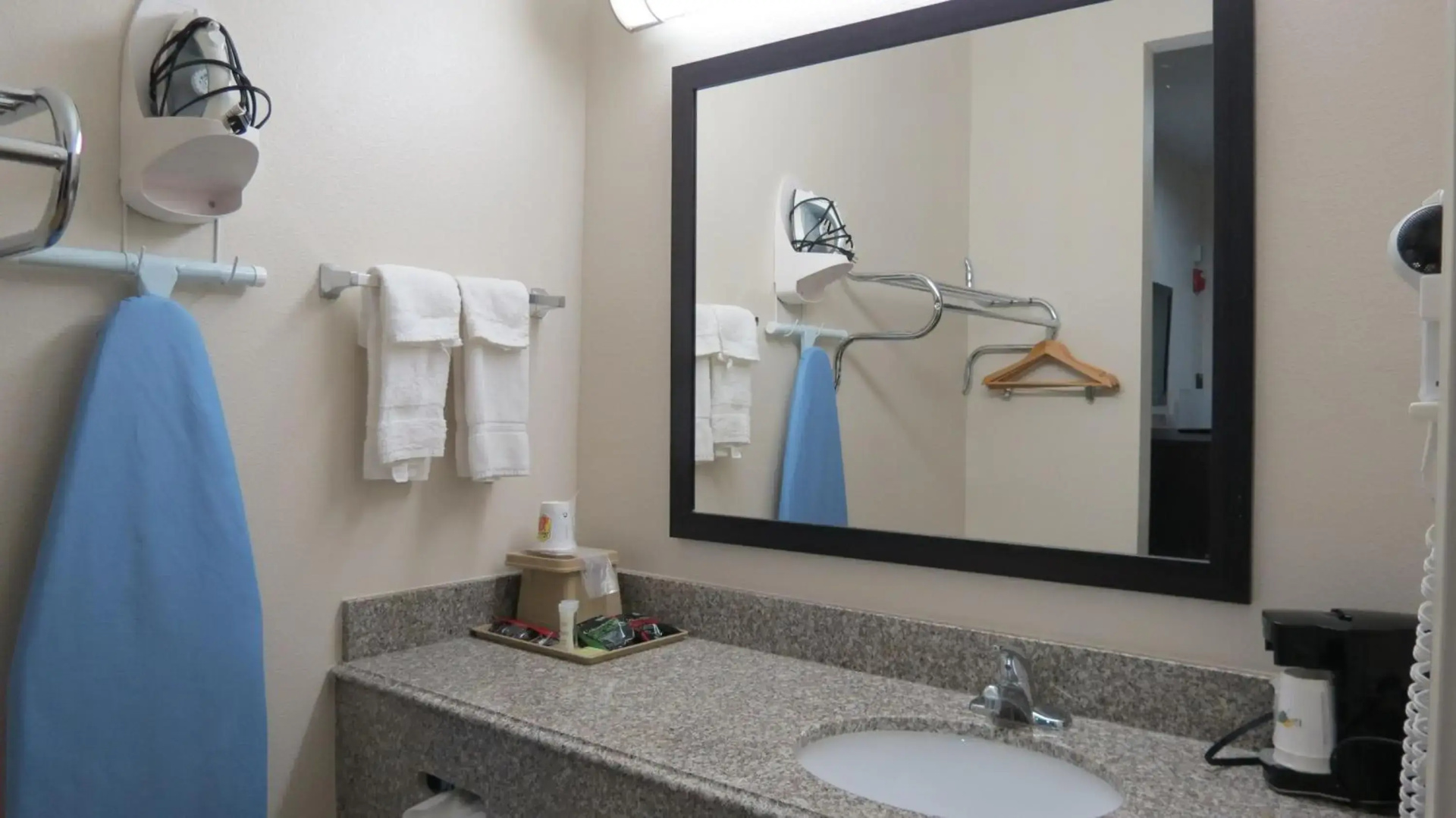 Photo - Super 8 by Wyndham Houston North I-45
