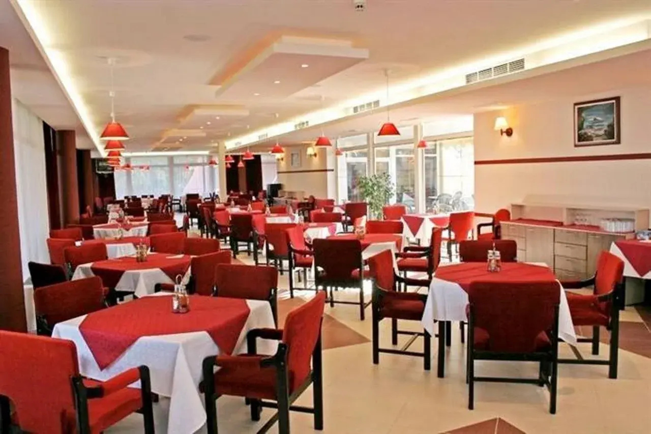 Photo - Hotel Ambassador - Free Parking