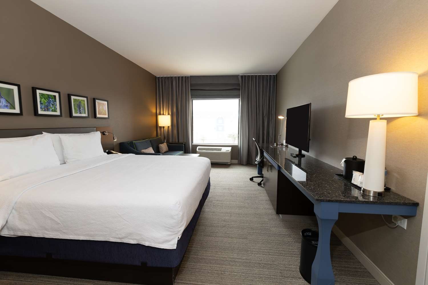 Photo - Hilton Garden Inn Austin Airport