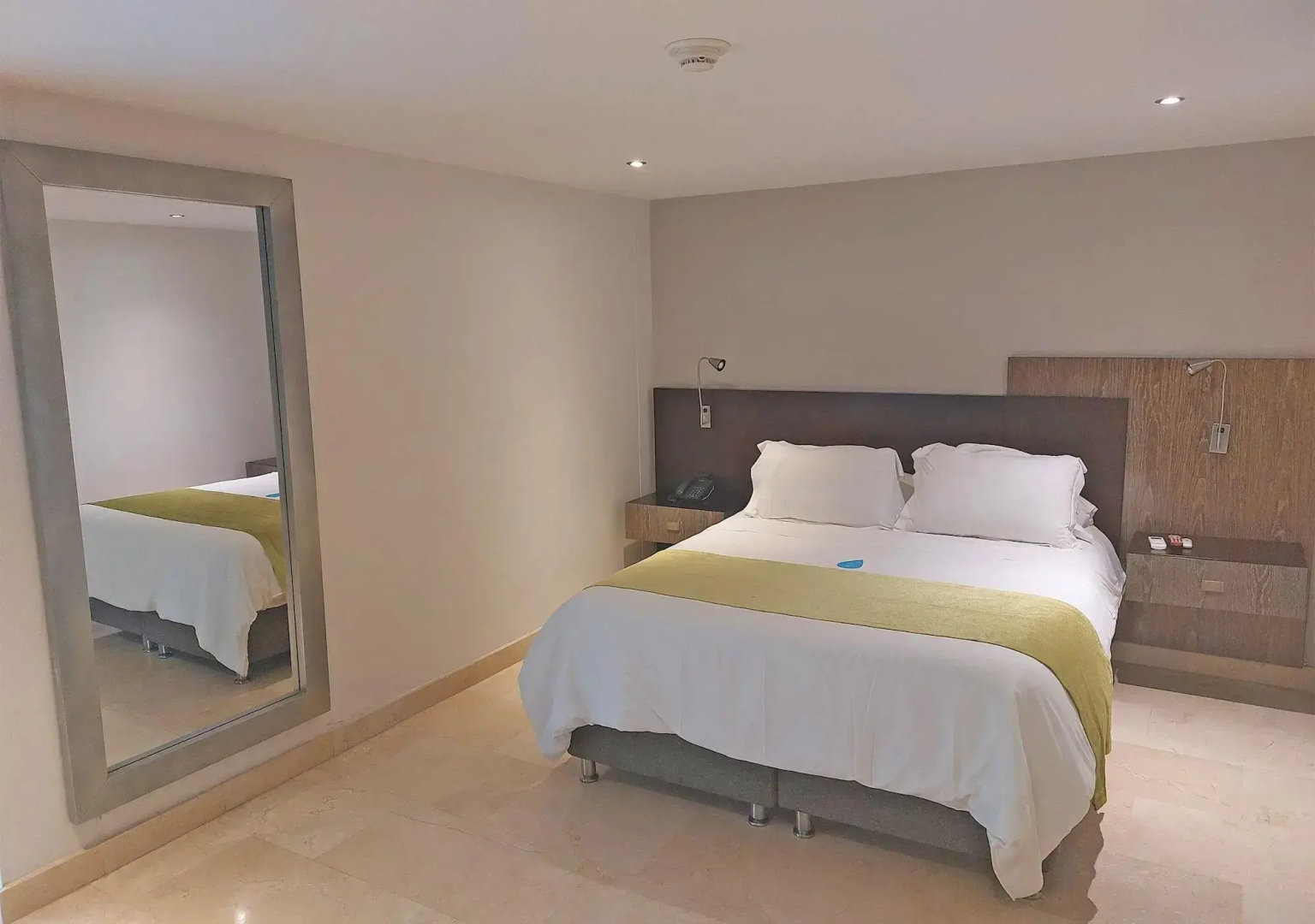 Photo - Washington Plaza