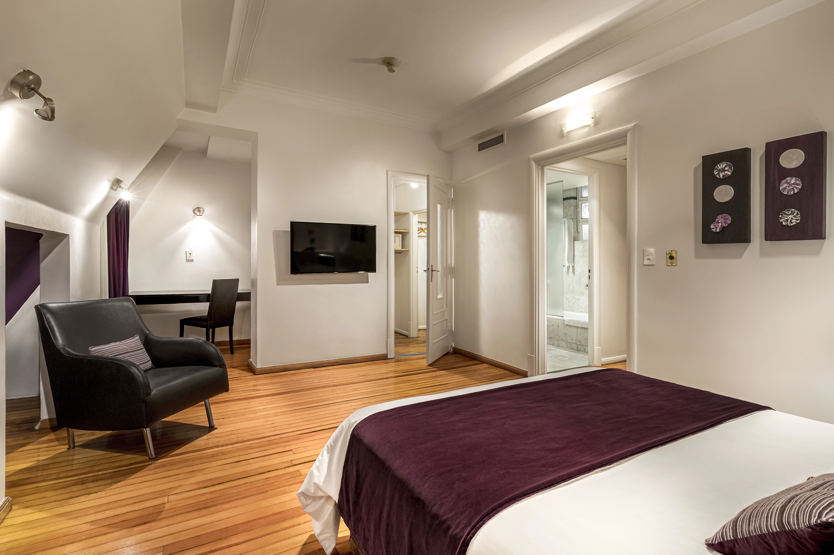 Photo - Broadway Hotel & Suites