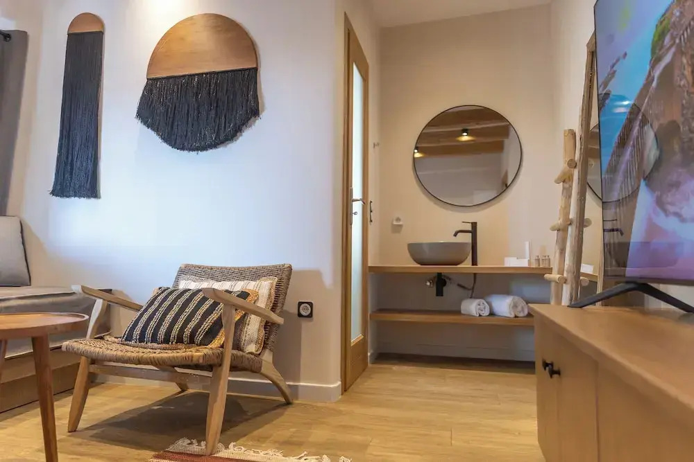 Photo - Almi of Naxos