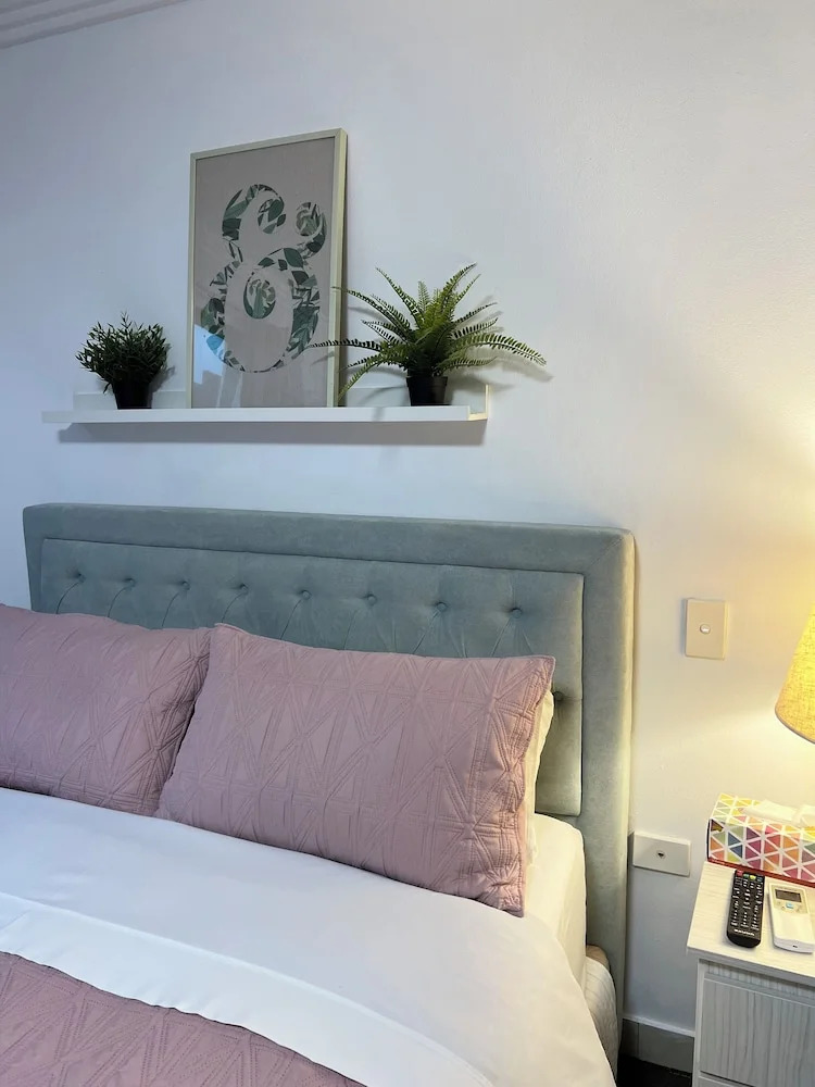 Photo - Sunny Rooms Mascot