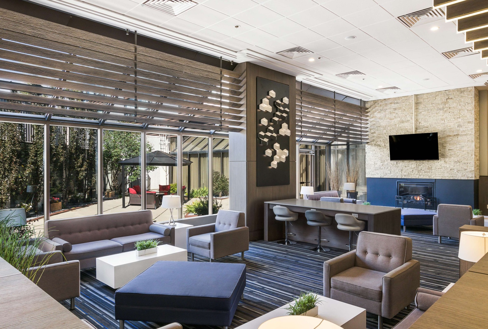 Photo - Best Western Premier Calgary Plaza Hotel & Conference Centre
