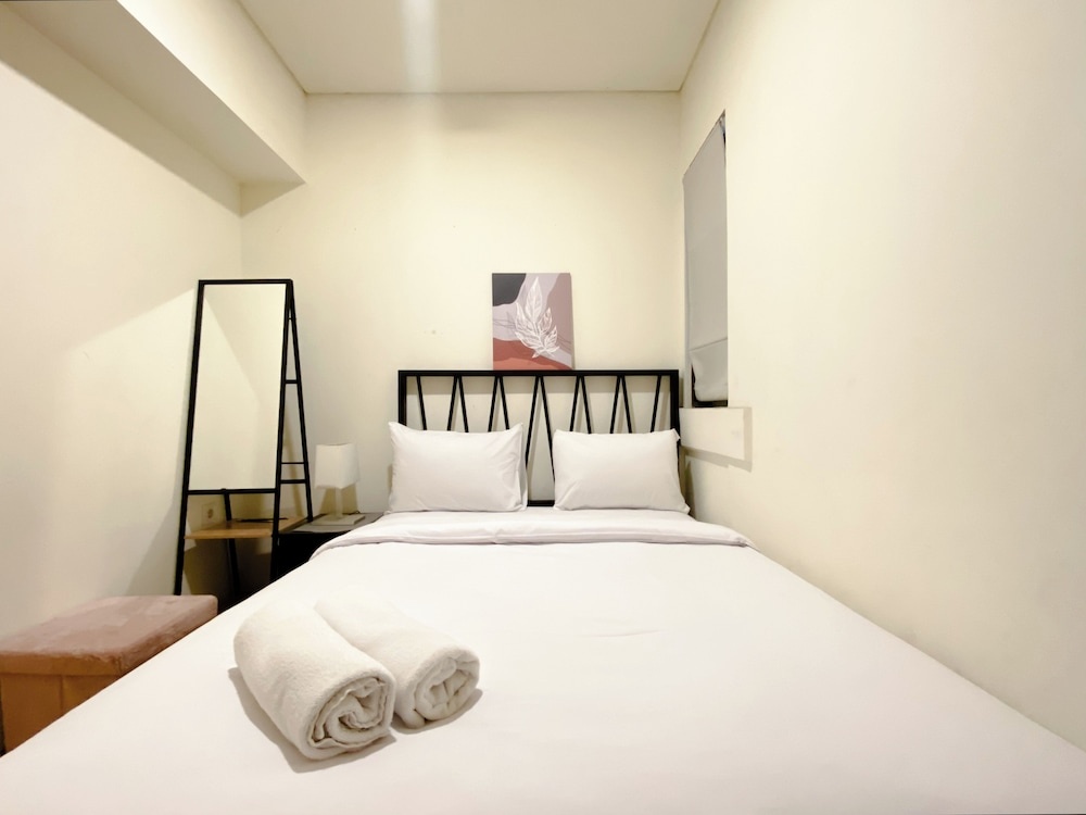 Clean And Homey 2Br At Meikarta Apartment