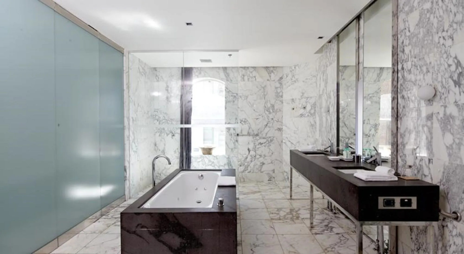 Foto - Establishment Hotel