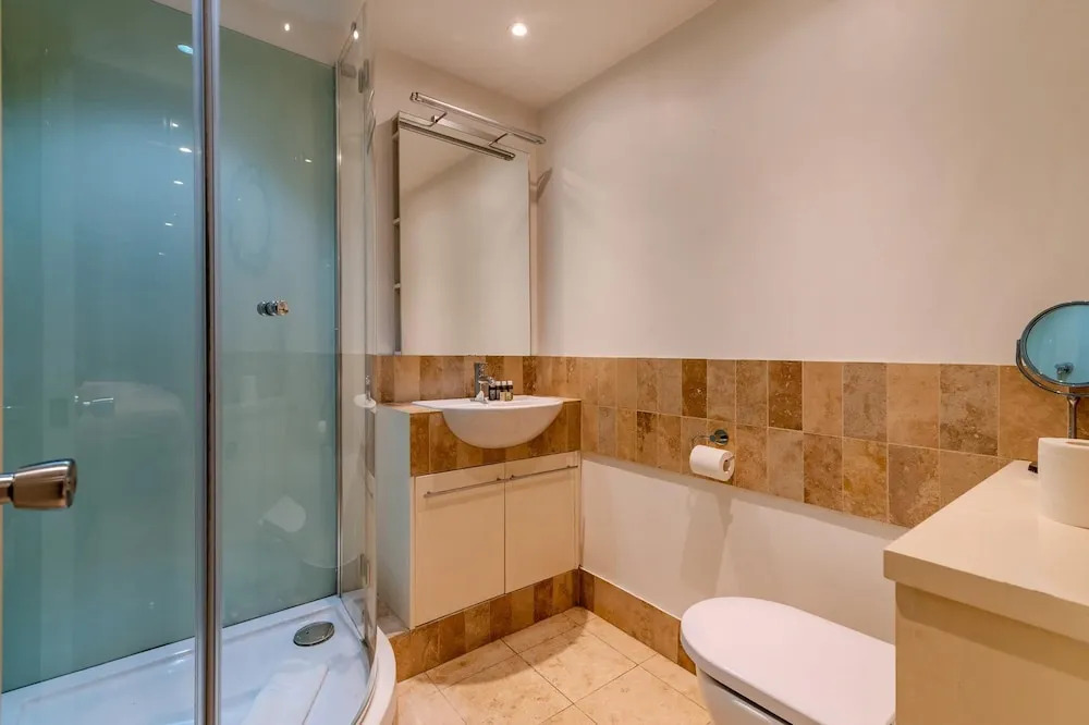 Photo - Beautiful Three Bedroom House in West London