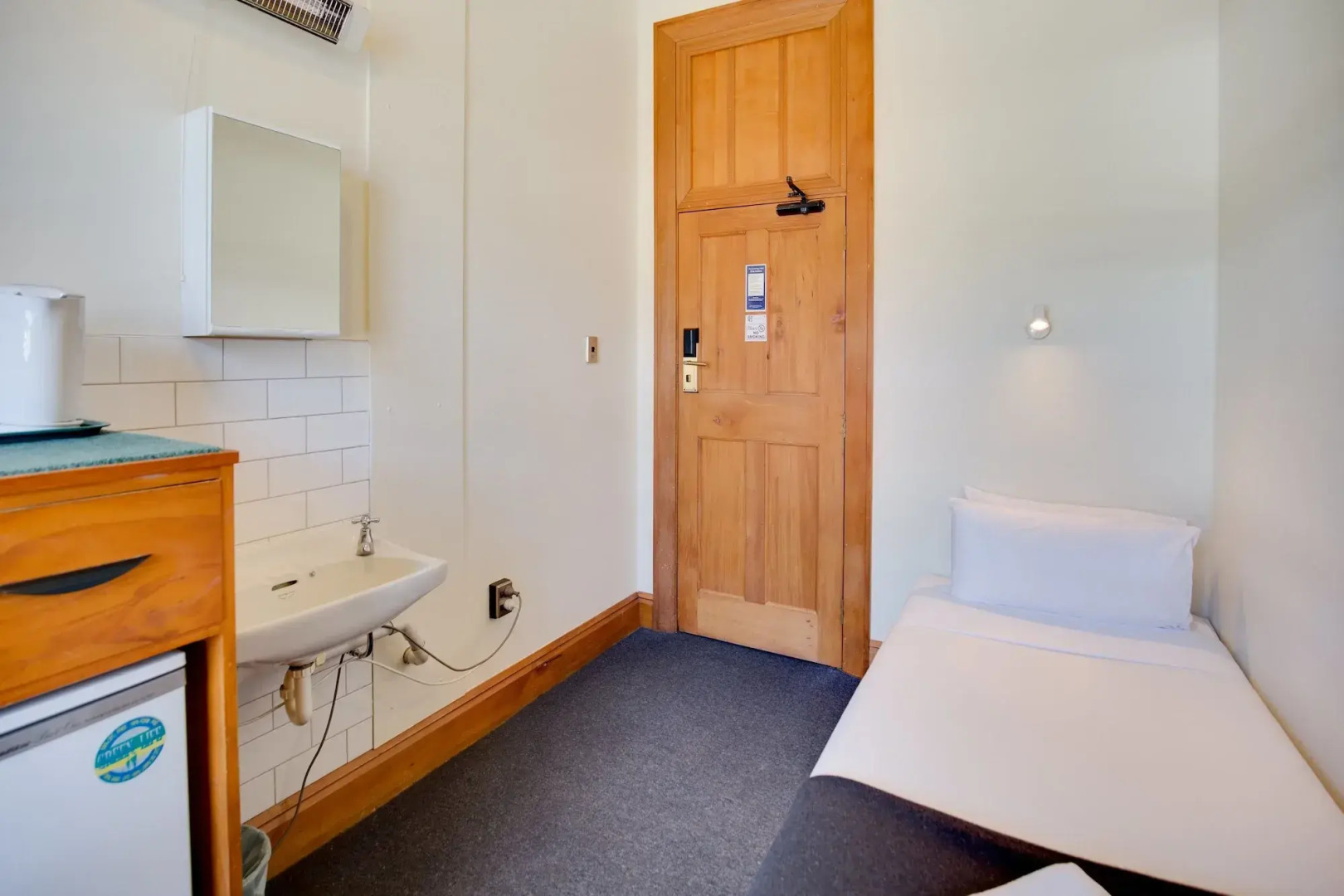 Photo - The Cambridge Hotel & Backpackers