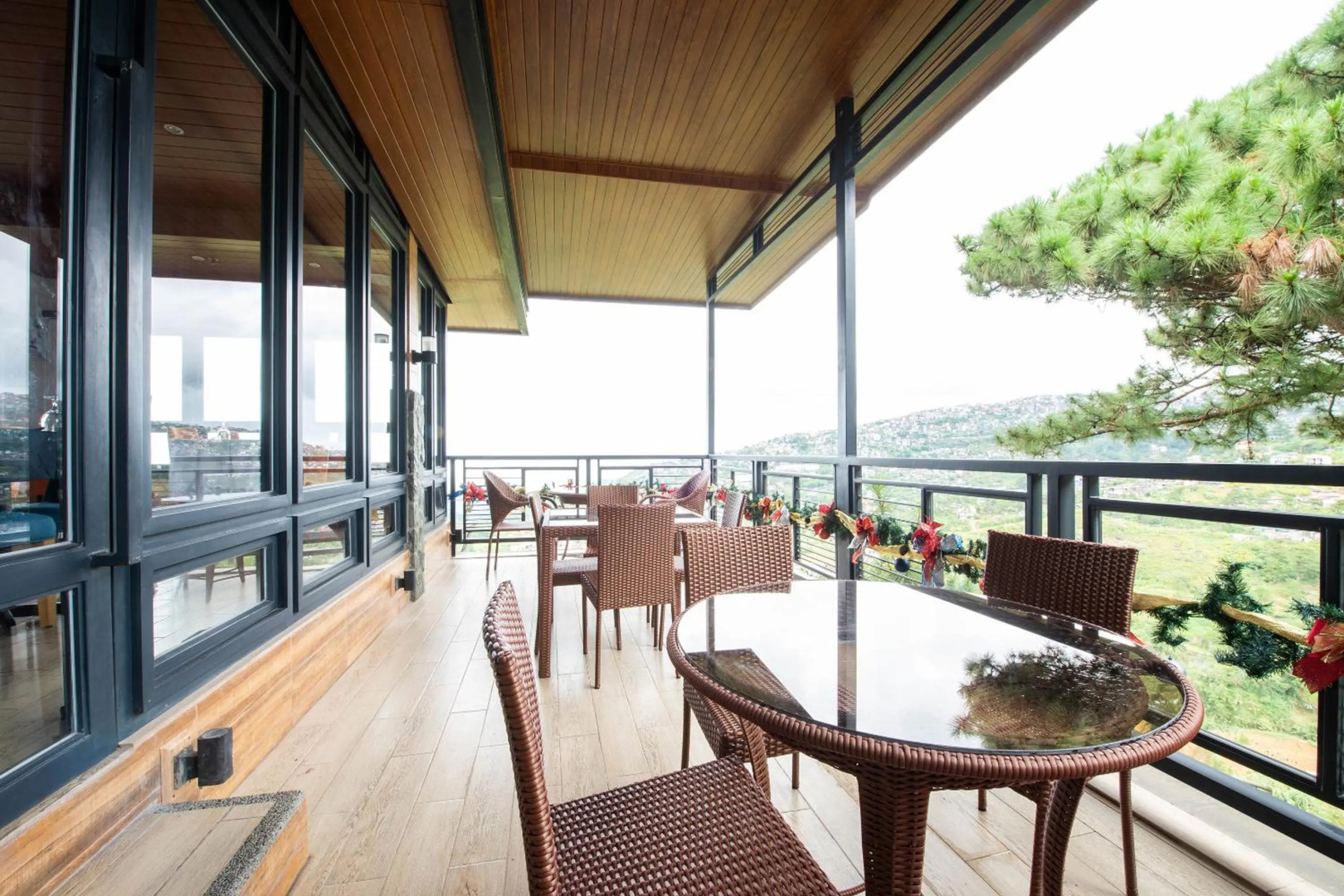 OYO 492 Sunset View Ridge Residences
