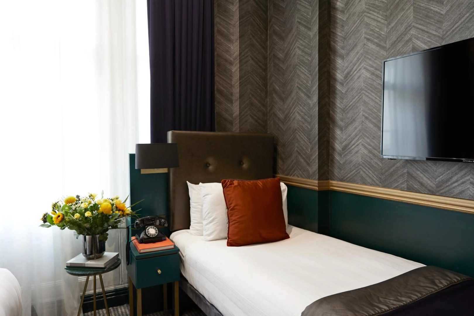 Photo - The Portico Hotel