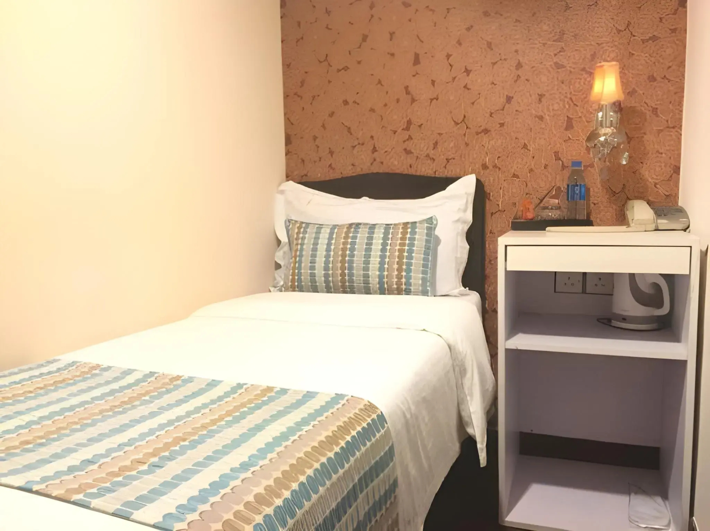 Photo - Seasons Hotel