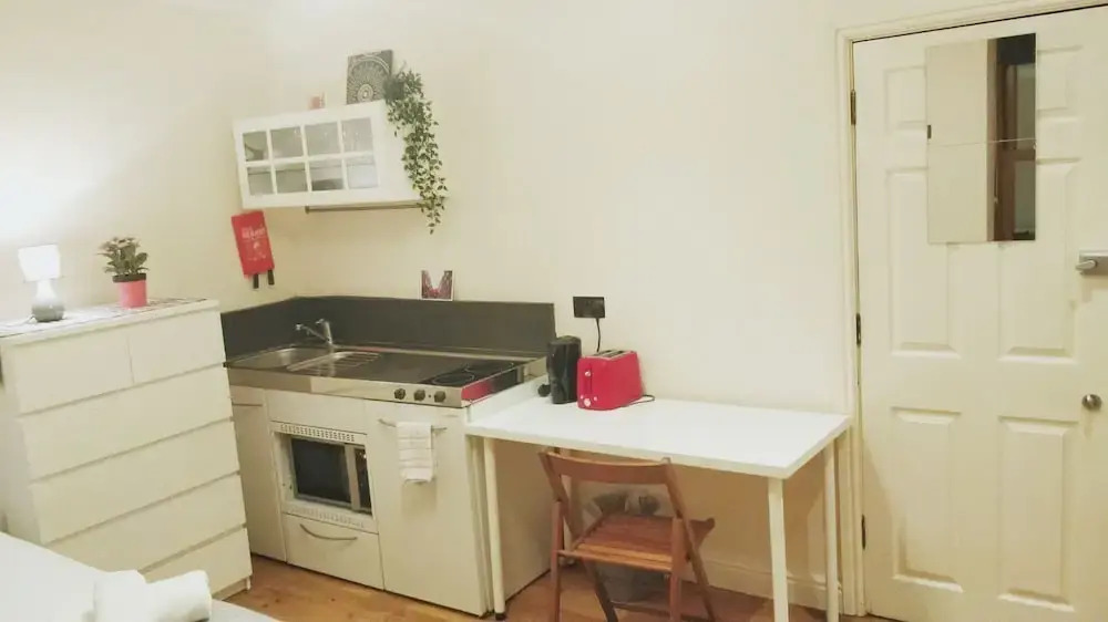 Photo - White's Row Resident