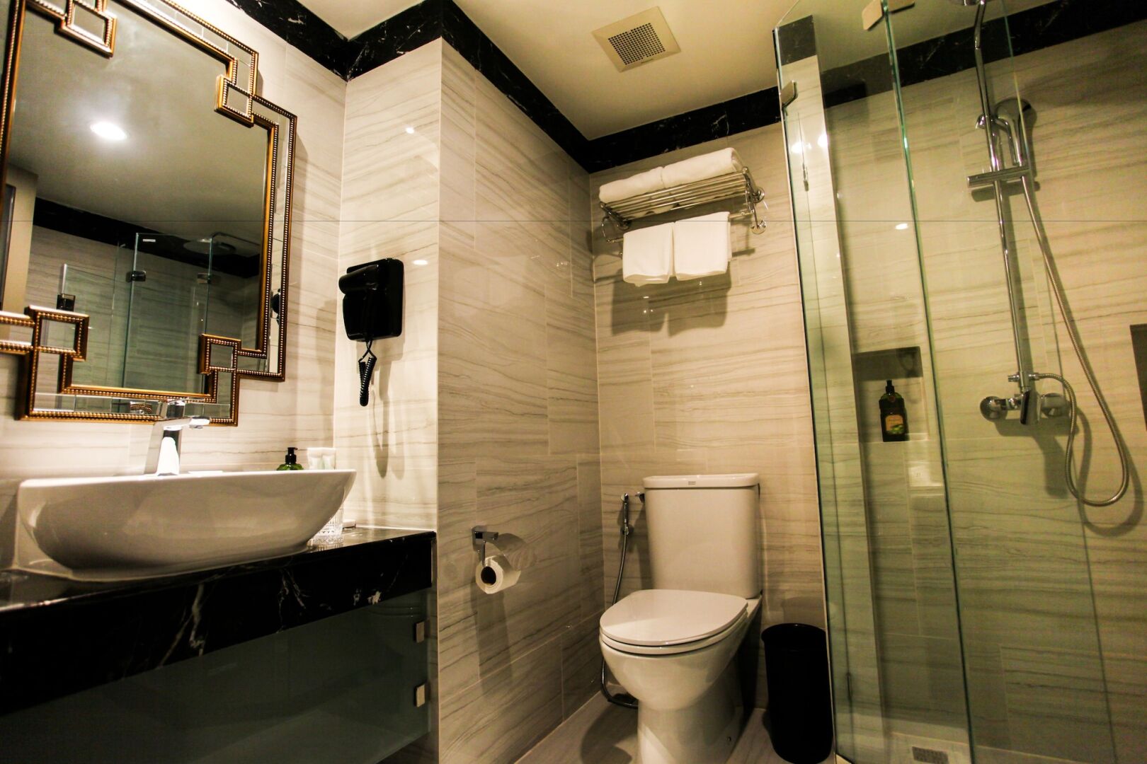 Photo - Vince Hotel Pratunam