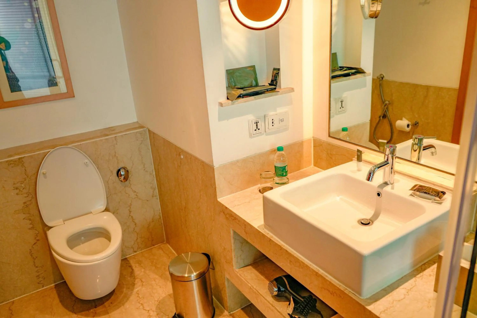 Photo - Courtyard by Marriott Gurugram Downtown