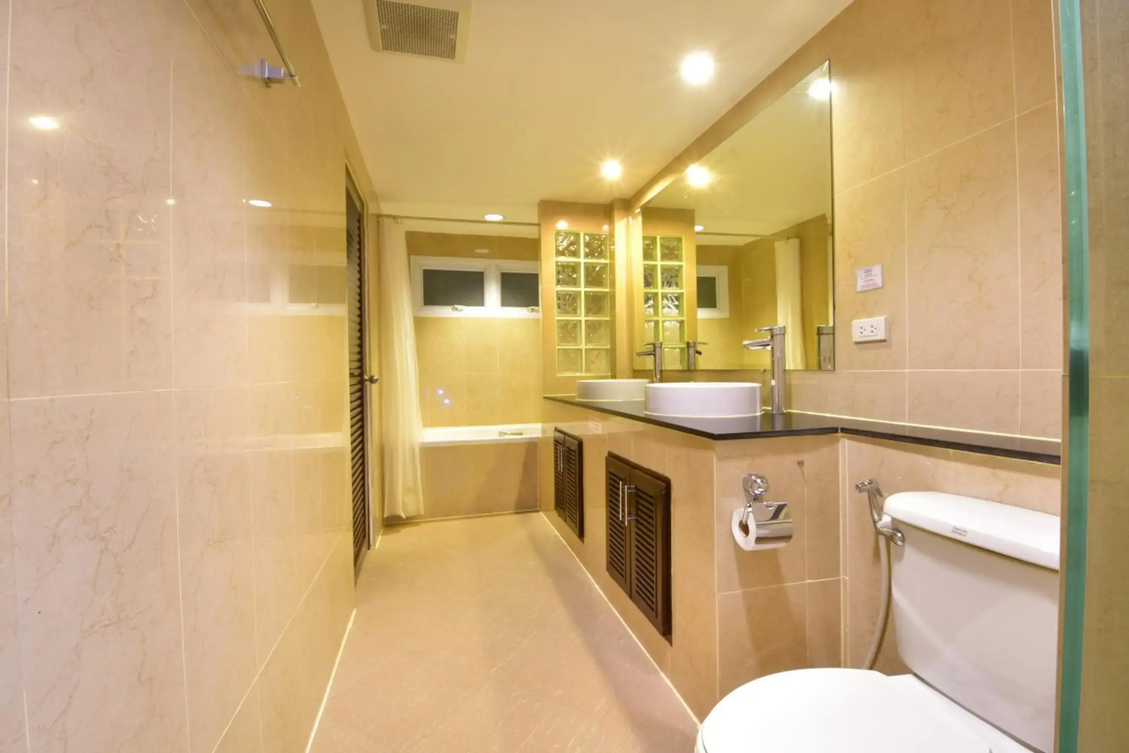 Photo - Grand Business Inn