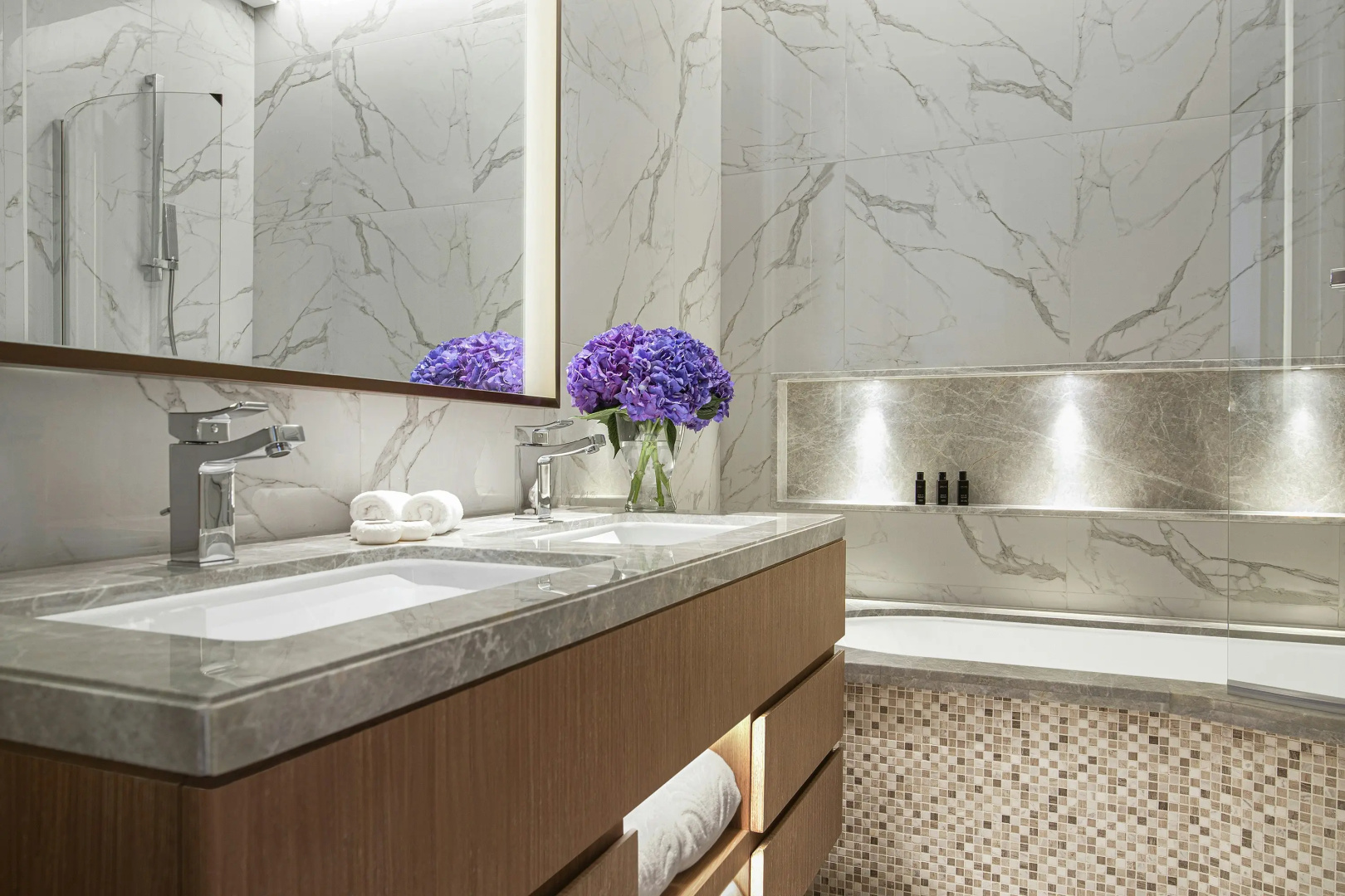 Photo - Al Jaddaf Rotana Suite Hotel