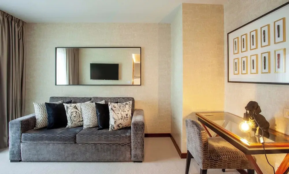 Photo - Wine & Books Porto Hotel - Small Luxury Hotels Of The World