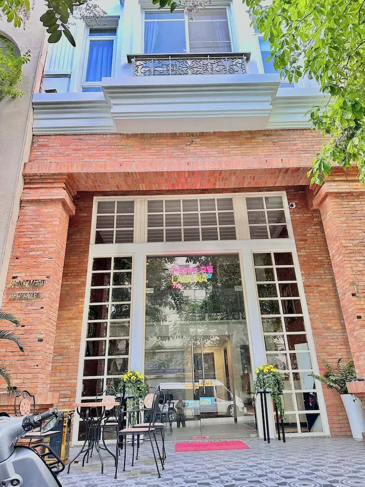 Photo - LAGUNA Premier