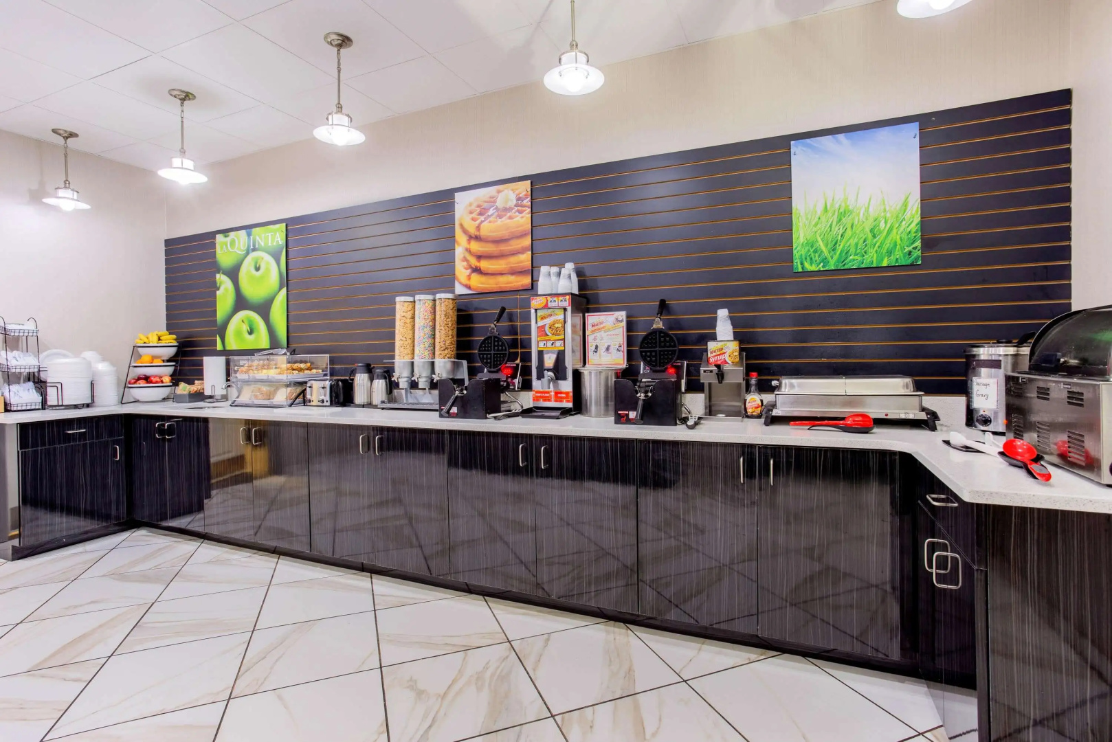 Photo - La Quinta Inn & Suites by Wyndham Springfield IL