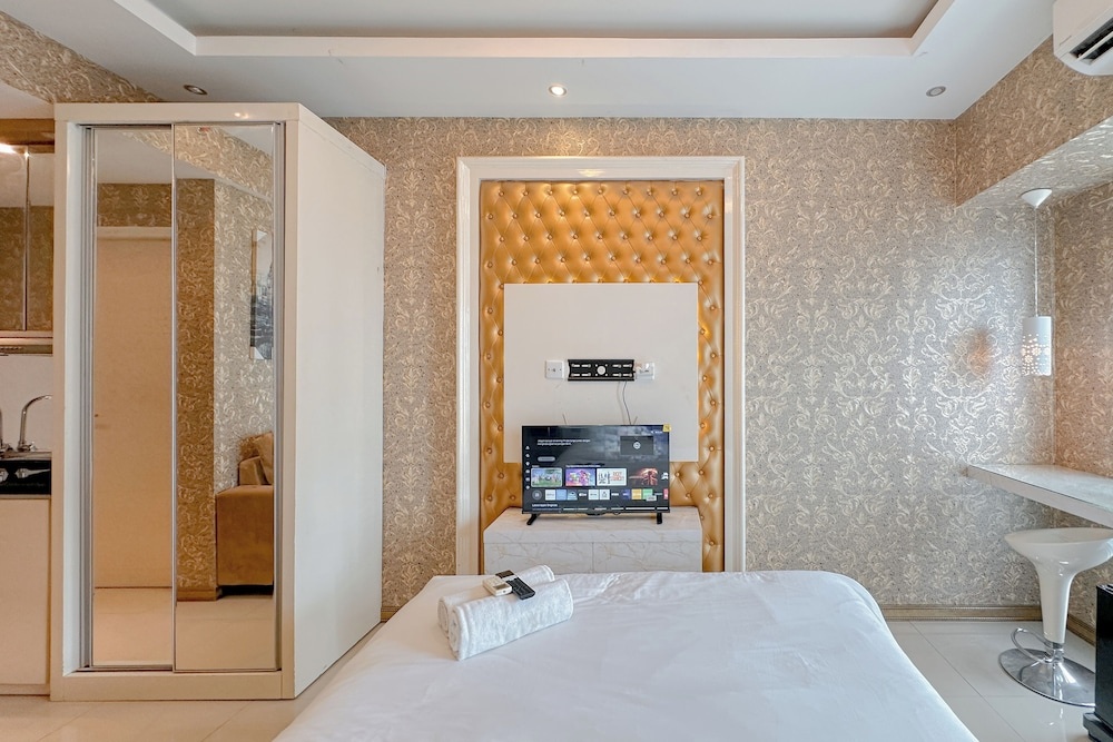 Studio Apartment With Access To Pakuwon Mall At Orchard Supermall Mansion