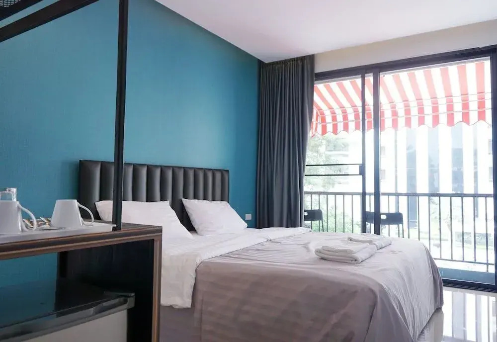 Photo - Red Door Samsen Hotel, Bangkok