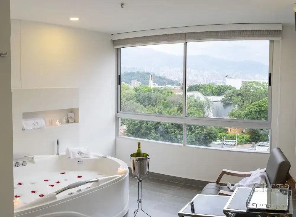 Photo - Seven Inn Hotel